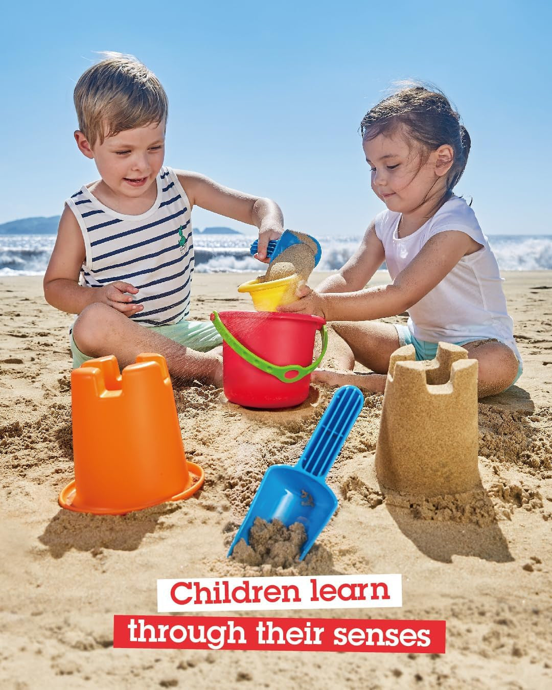Set de playa 5 en 1 Hape con cubo y palas para coordinación y motricidad fina - Educar Jugando