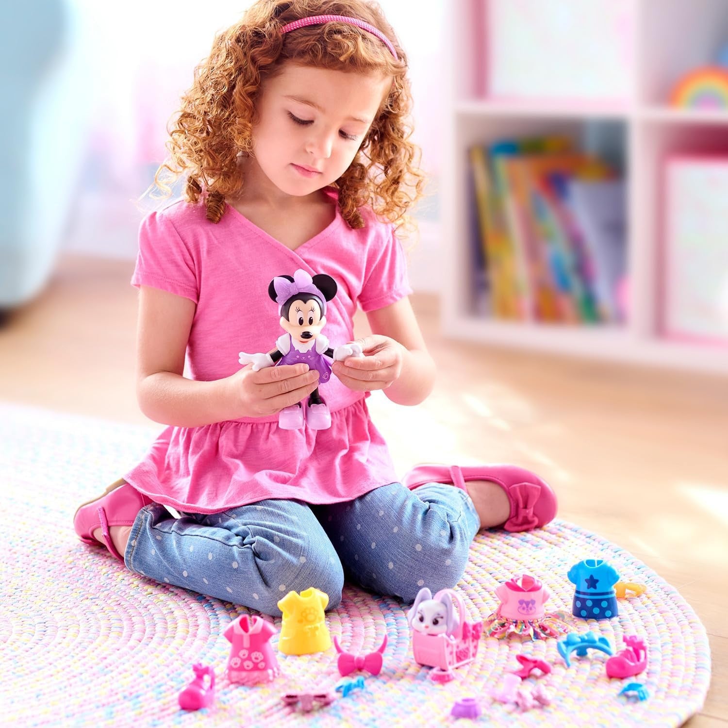 Muñeca Minnie Mouse Glitter y sus conjuntos de moda para Mascotas - Just Play