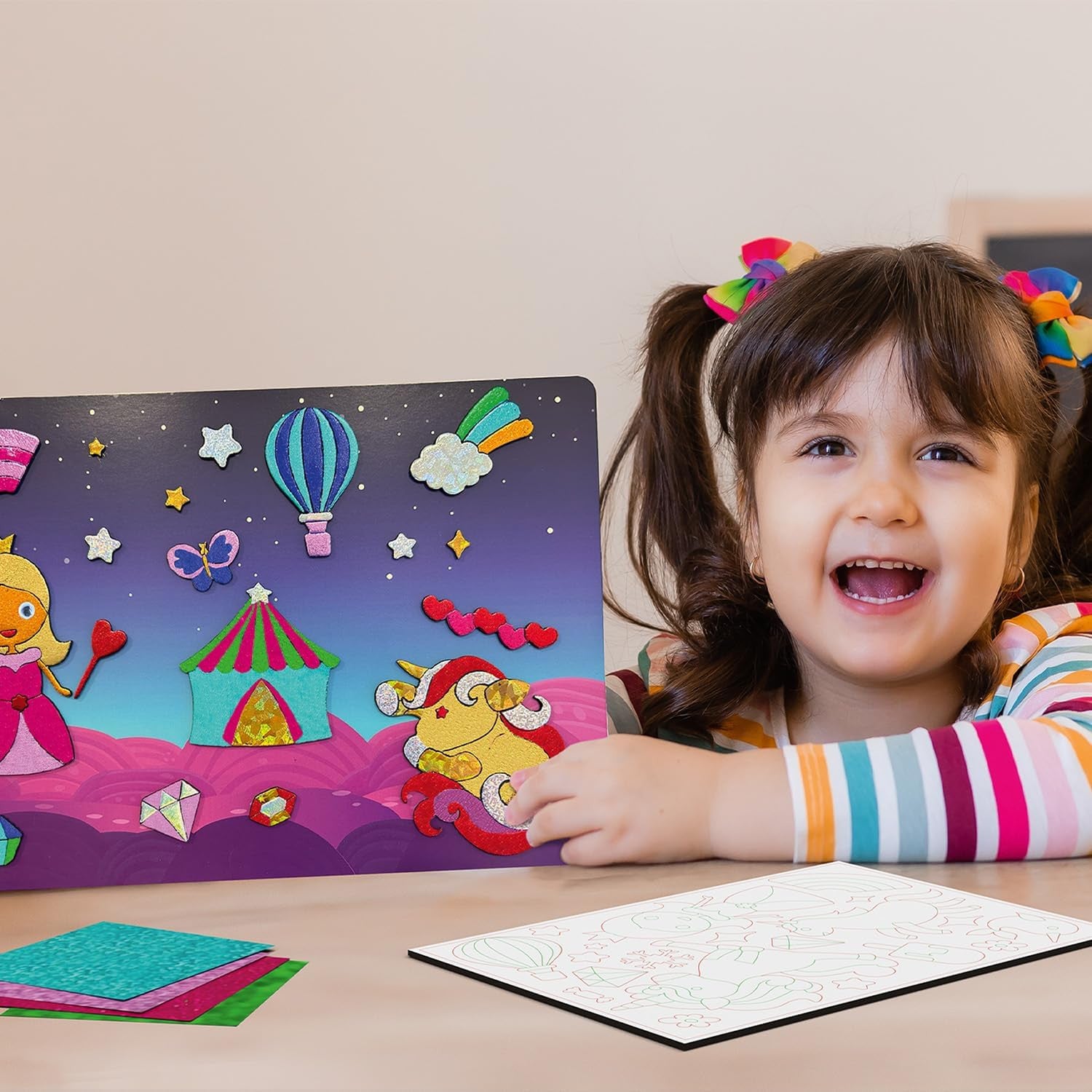 Juego de Manualidades - Actividad artística y manual - Foil Fun - Unicornios y Princesas - Ludilo