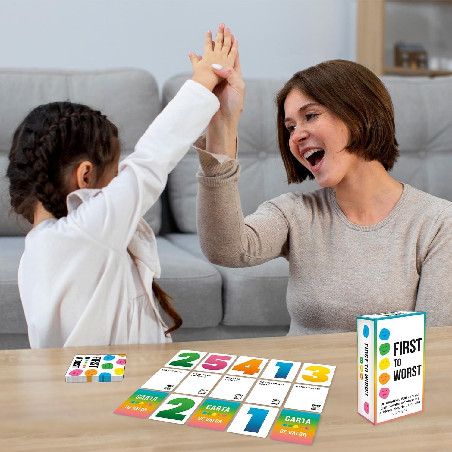 Juego de Mesa - Juego de Cartas First To Worst - Ludilo