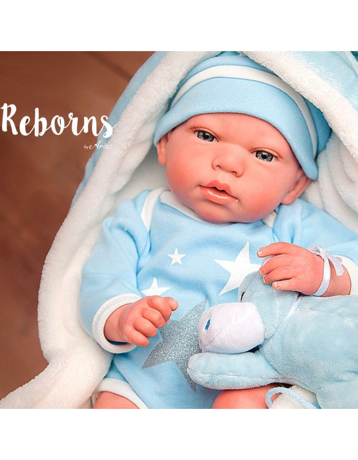 Muñeco Reborn Carlos 40 cm Arias con pelele azul estrellas, manta, peluche y certificado de autenticidad