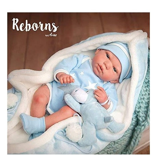 Muñeco Reborn Carlos 40 cm Arias con pelele azul estrellas, manta, peluche y certificado de autenticidad