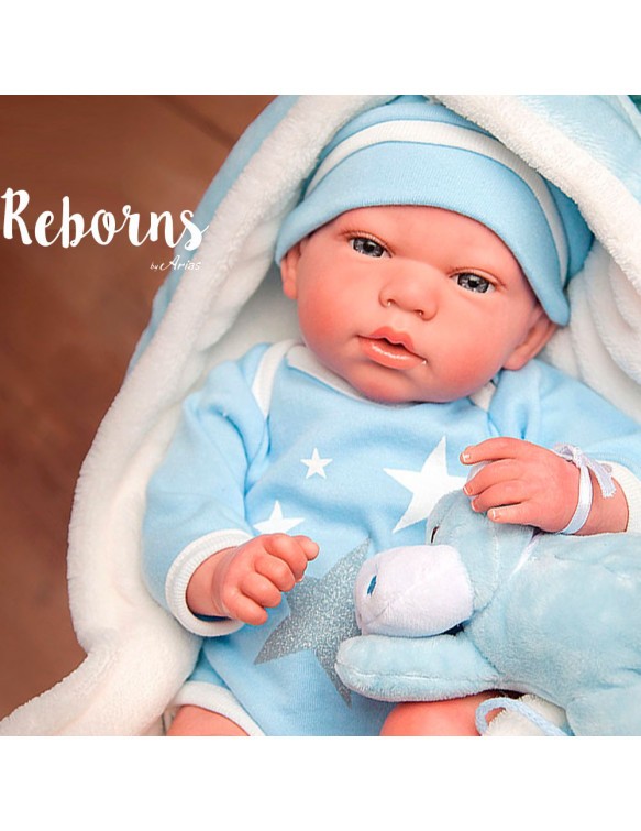 Muñeco Reborn Carlos 40 cm Arias con pelele azul estrellas, manta, peluche y certificado de autenticidad