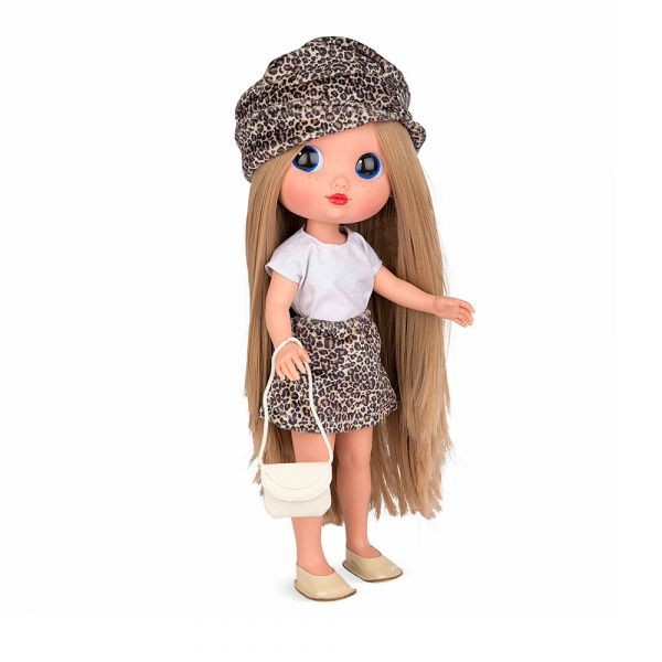 Muñeca Elegance Dunya 38 cm Arias con conjunto animal print, bolso beige y pelo largo castaño rubio