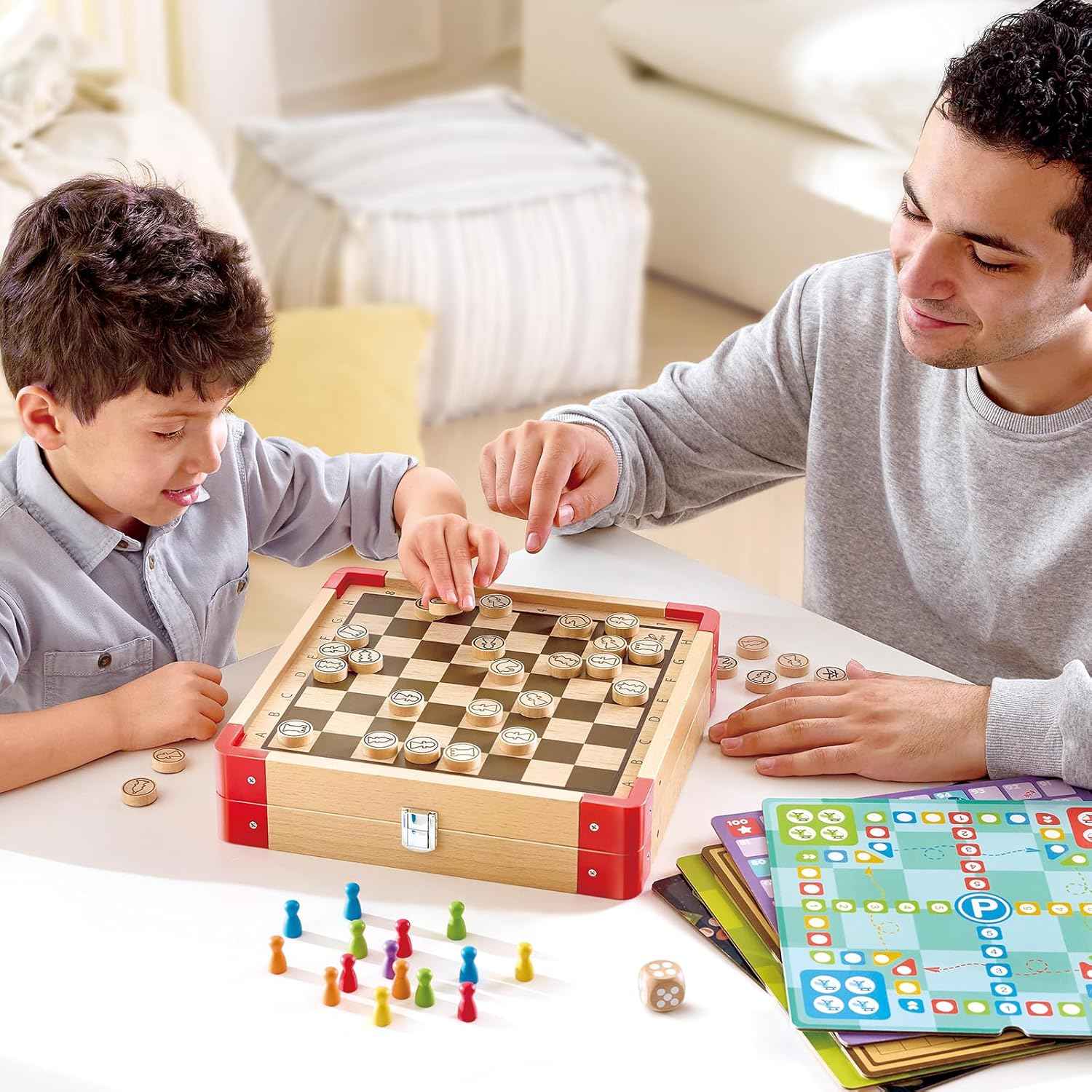 Juegos Clásicos de Mesa para Familia y Viaje – 22 en 1 con Ajedrez, Ludo y Tres en Raya | Hape