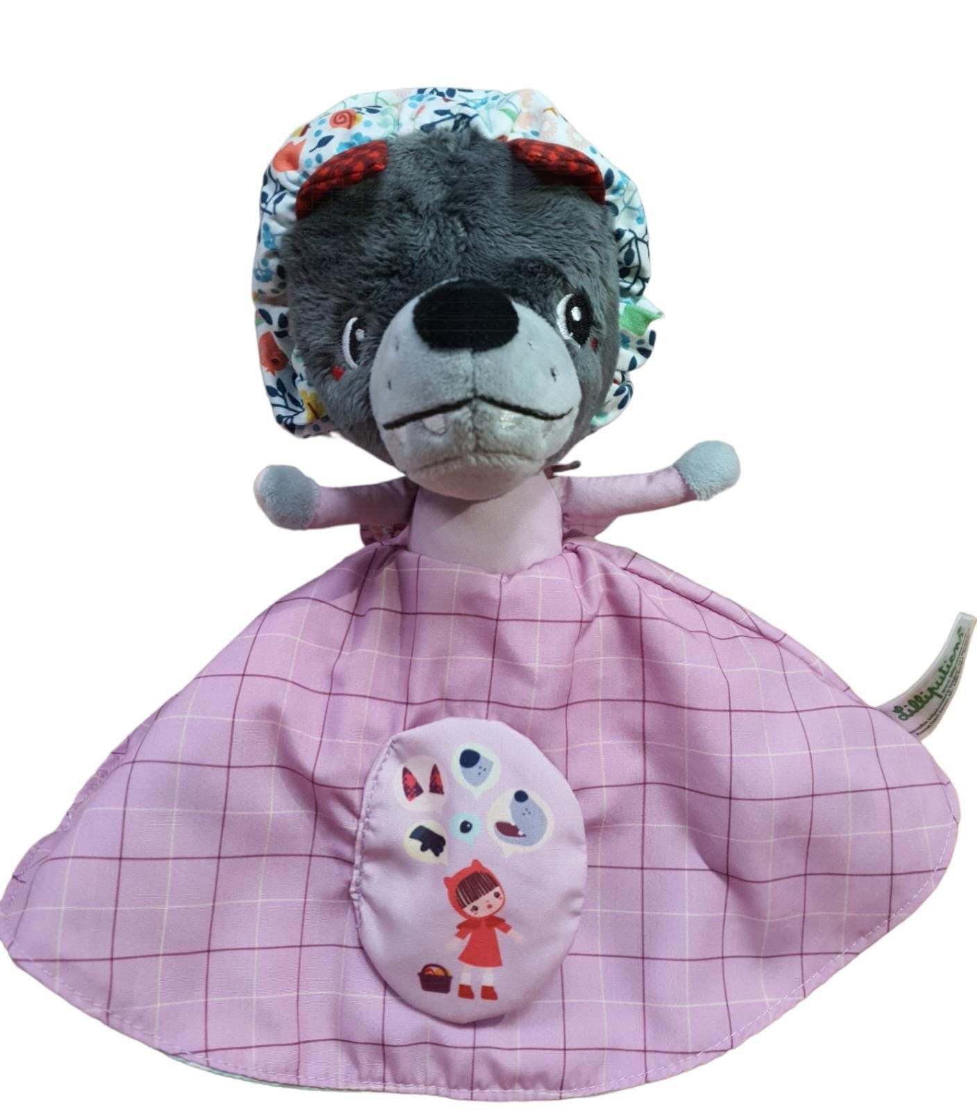 Niño utilizando la marioneta de Caperucita Roja de Lilliputiens para narrar historias y desarrollar el lenguaje