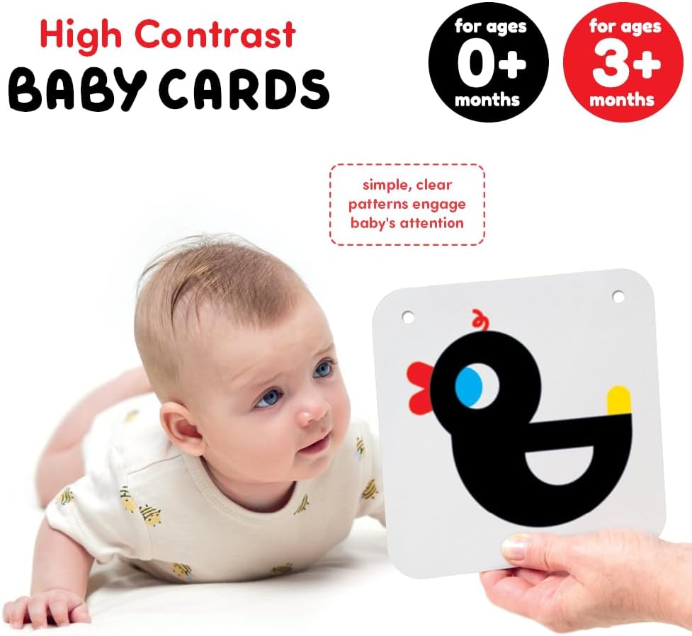 Tarjetas de alto contraste Banana Panda para bebés, bebé tumbado boca abajo junto a una tarjeta con un pato.