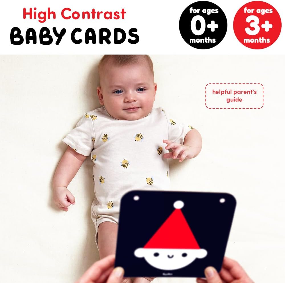 Tarjetas de alto contraste Banana Panda para bebés, bebé junto a una tarjeta con un personaje con gorro rojo.