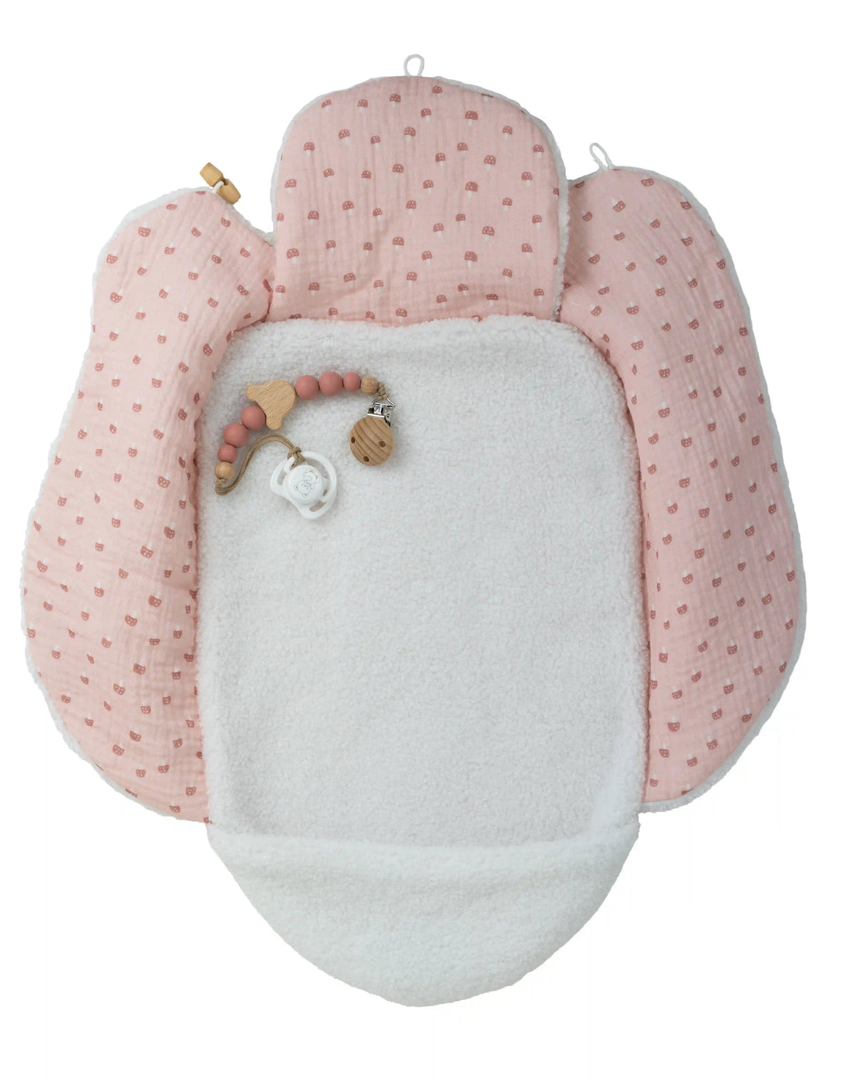 Manta nido rosa de la Muñeca Reborn Luna de Muñecas Arias, vista frontal con su diseño acolchado