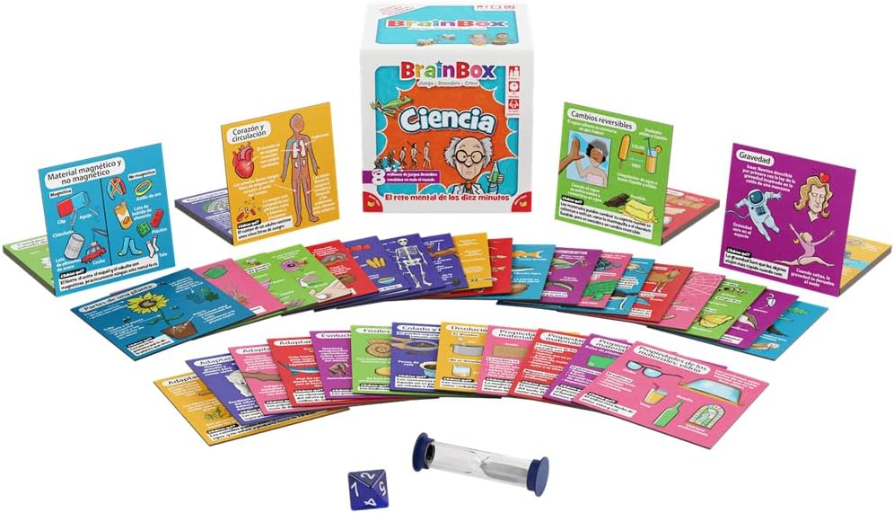 Vista general del contenido
BrainBox Ciencia con tarjetas de magnetismo, circulación y gravedad desplegadas, reloj de arena y dado de ocho caras.