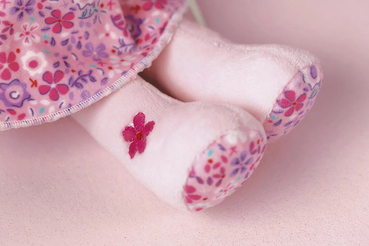 Detalle de pololos quitapón de la muñeca Fleur K Kaloo para juego de imitacion bebe