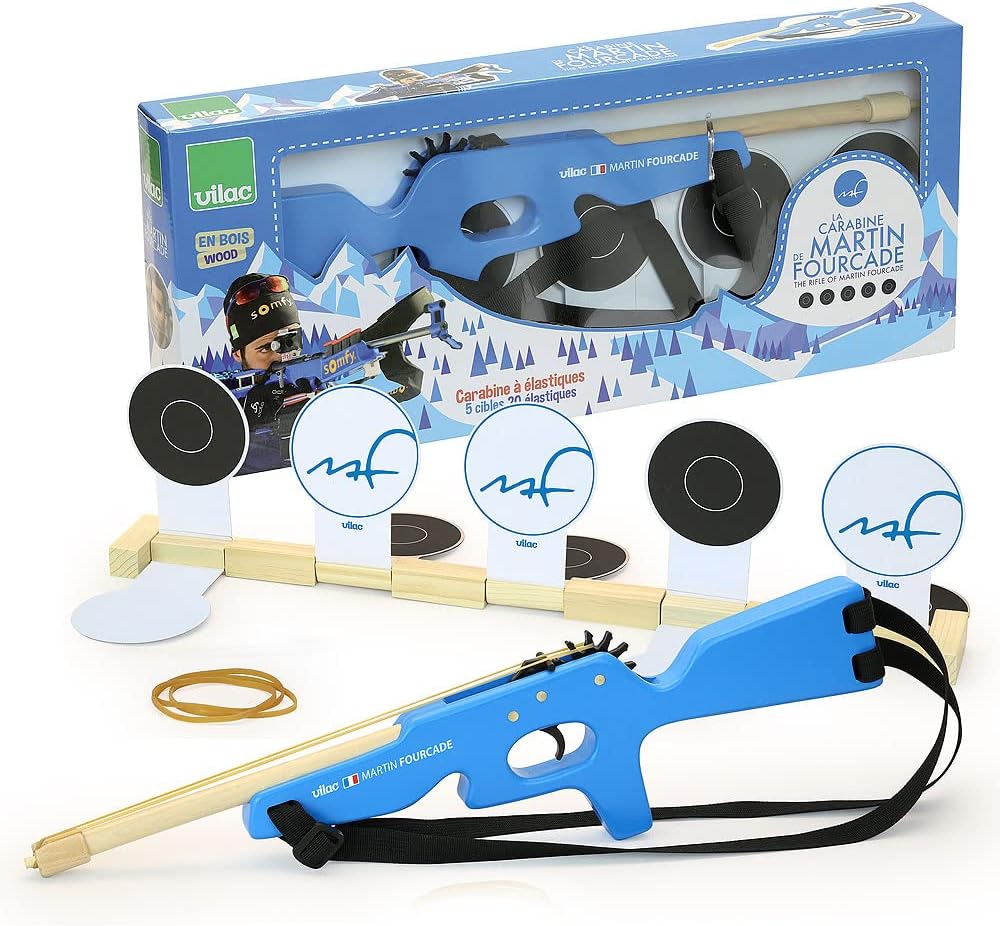 Detalle de las correas ajustables de tela para llevar el rifle de juguete a la espalda como un profesional