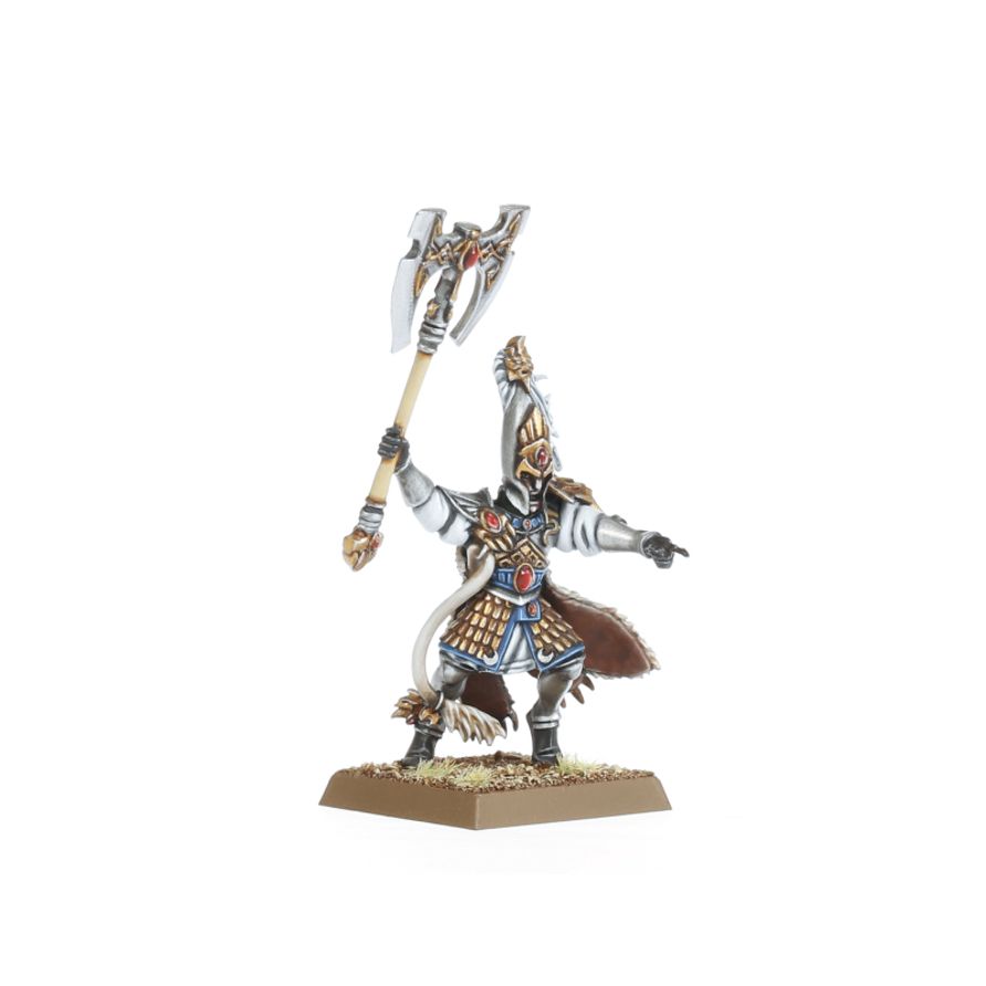 Campeón Guardián de Chrace con hacha de guerra y capa de piel de león Altos Elfos Warhammer
