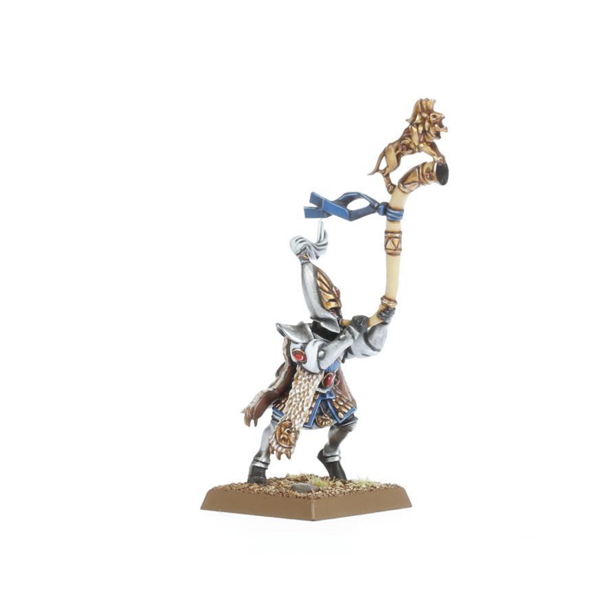 Detalle hacha de mano y pieles rúnicas miniatura León Blanco de Chrace Warhammer Old World