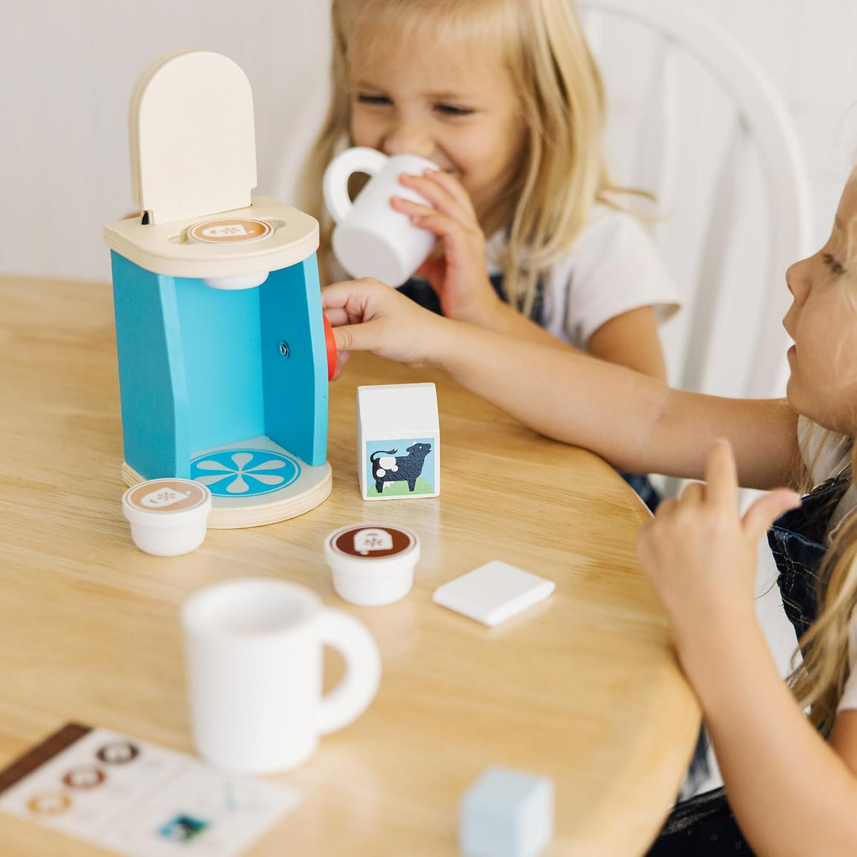 Cafetera de madera para preparar y servir café – Melissa & Doug