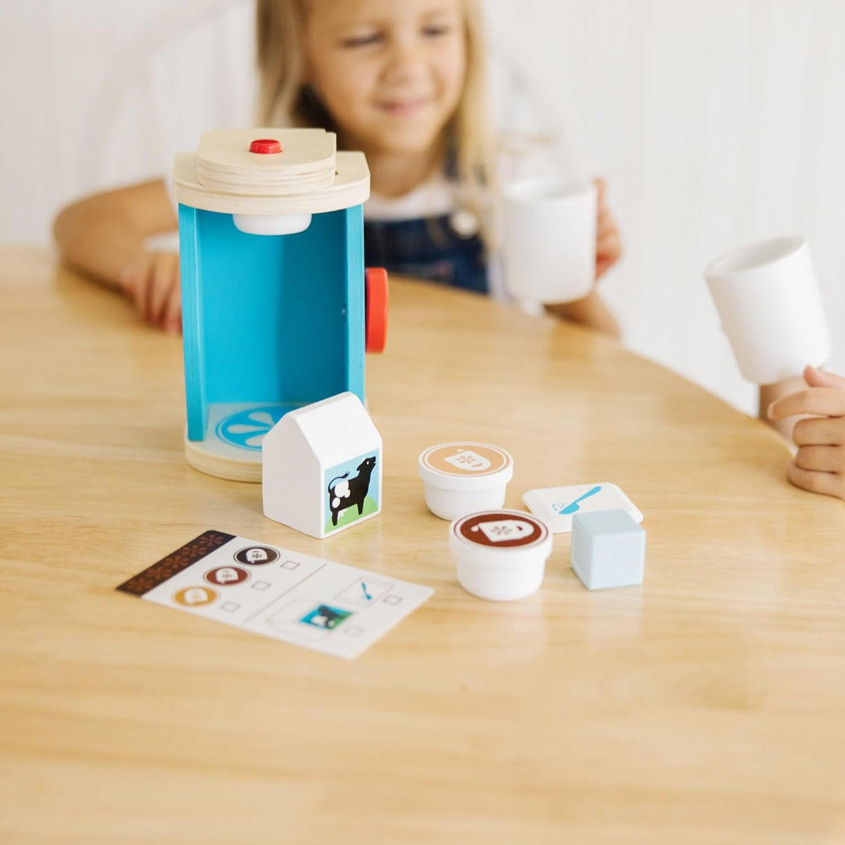 Cafetera de madera para preparar y servir café – Melissa & Doug
