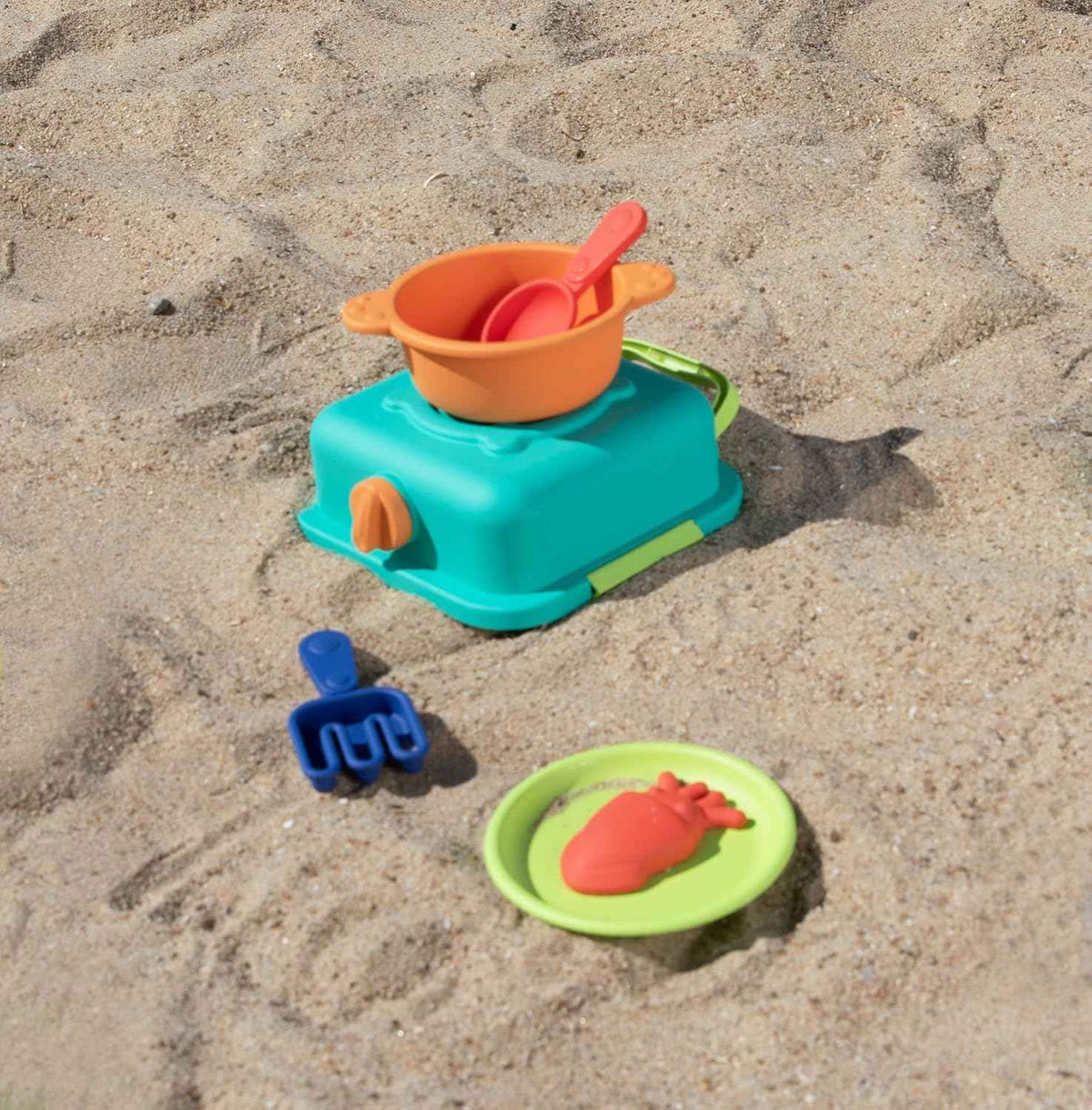 Asa integrada del Sandy Chef Hape para transportar el set de cocina a la playa