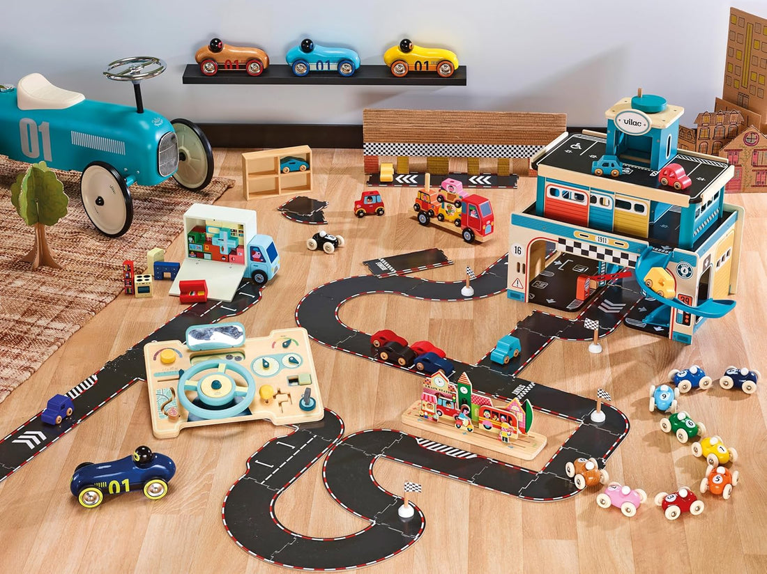 Tablero de actividades de madera con forma de coche de Vilac