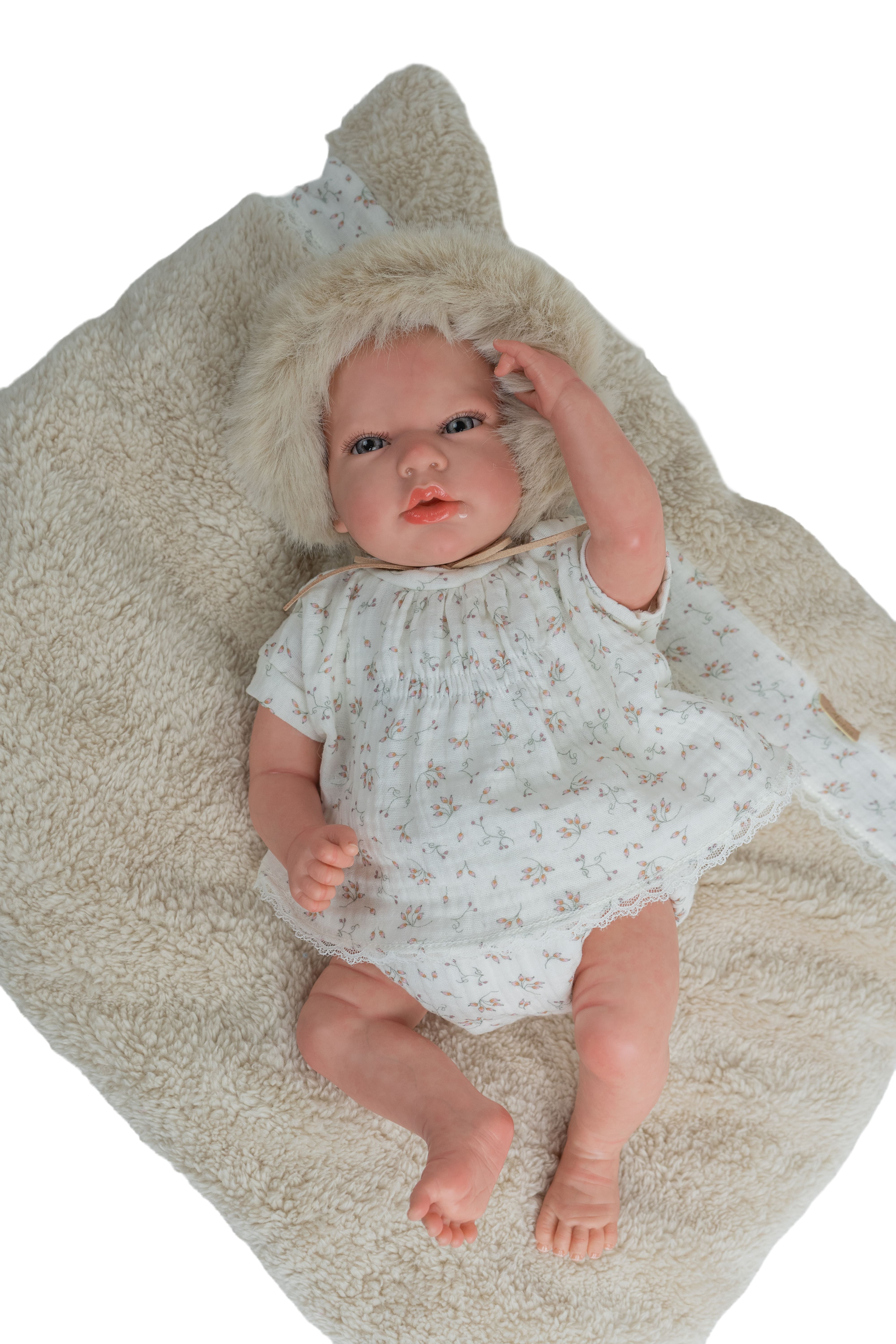 Muñeca Arias Isabella beige 40 cm cuerpo blando vinilo