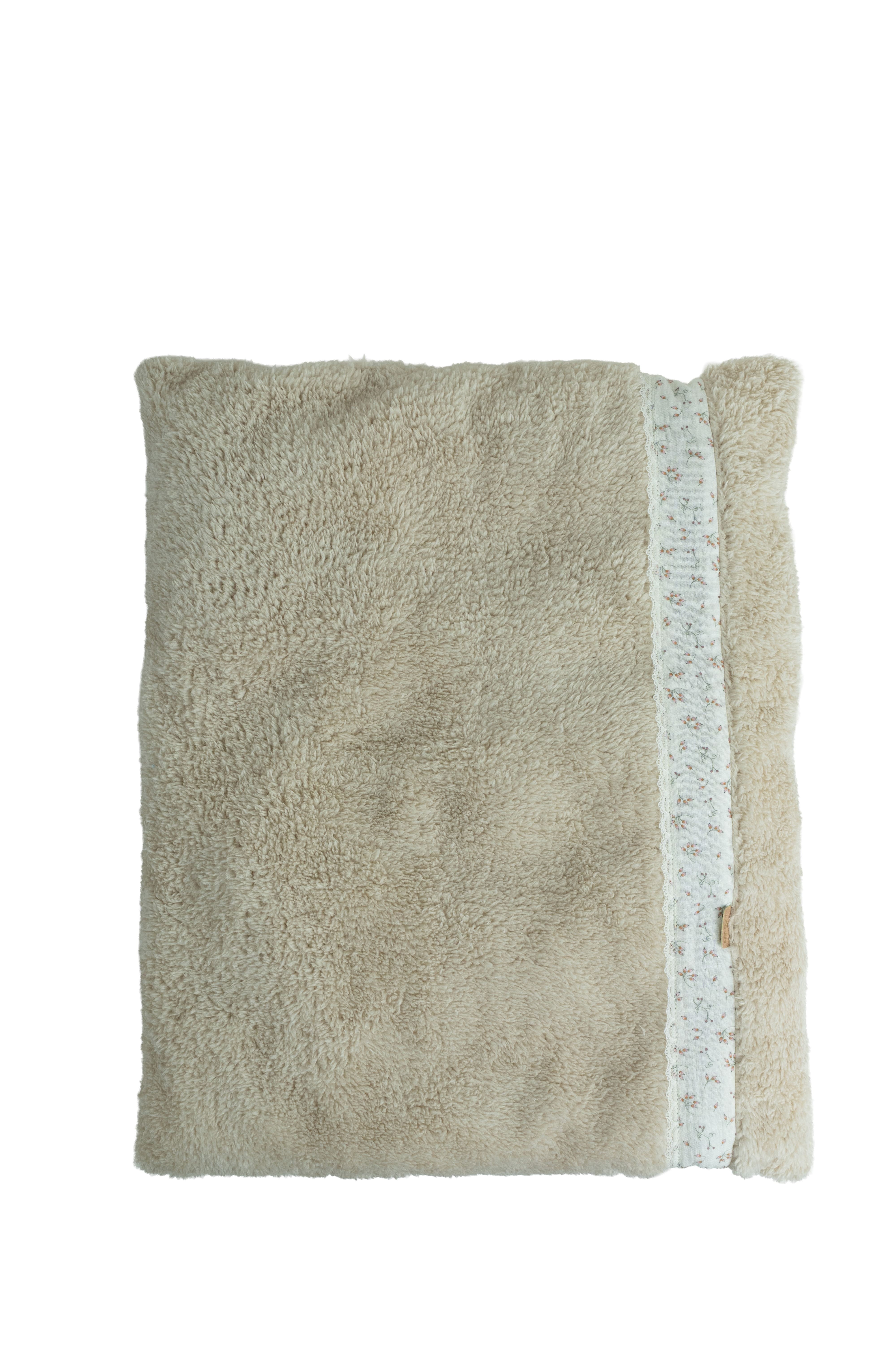 Muñeca Reborn Arias Isabella beige 40 cm con gorro y conjunto floral