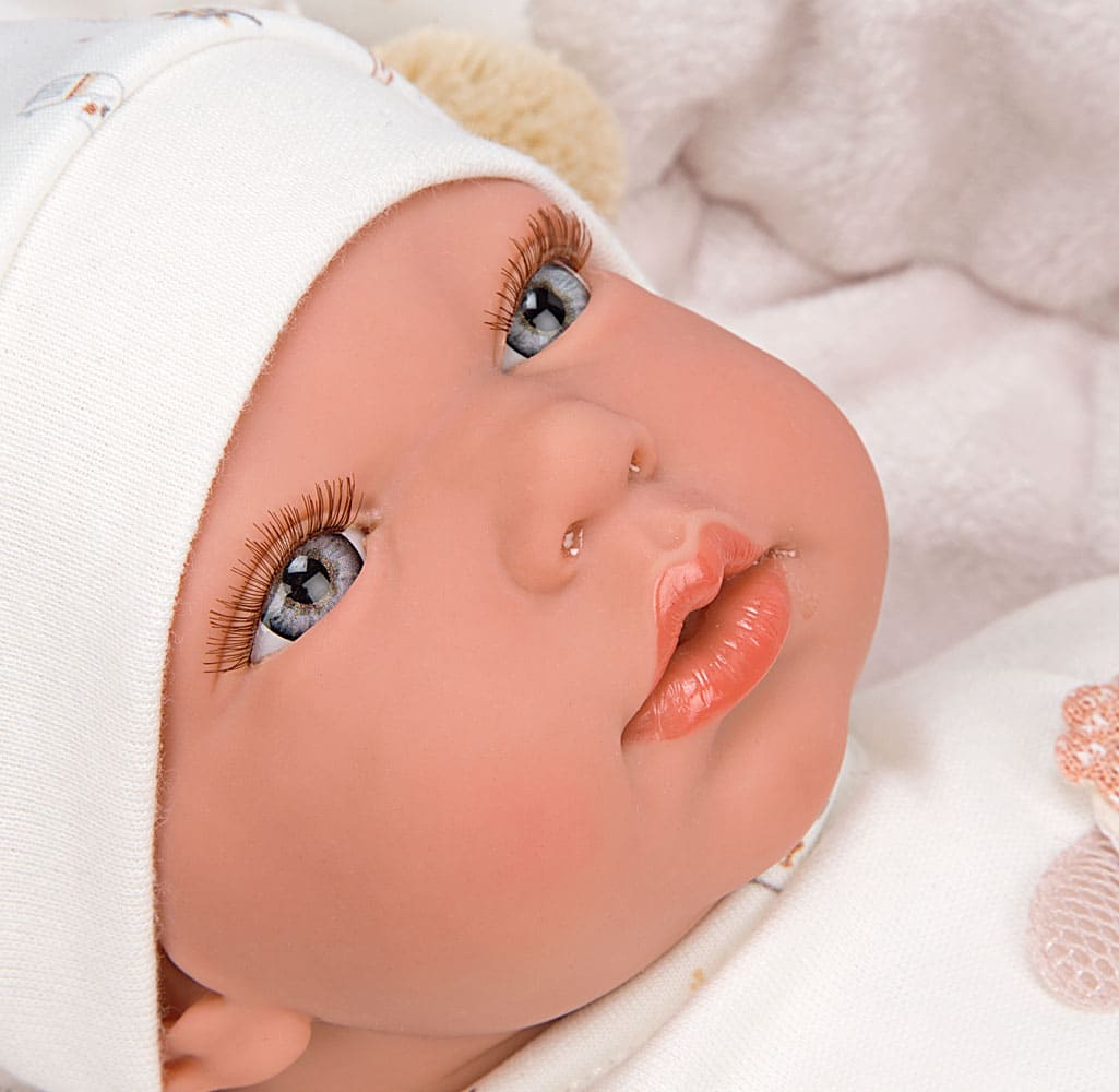 Muñeca Reborn Luna Arias 40 cm con gorro y manta nido rosa