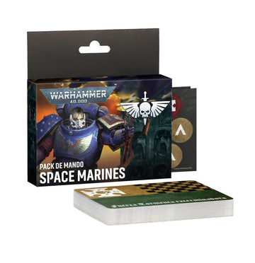 Pack de mando Space Marines Warhammer 40.000, con la caja y tarjetas de referencia mostradas delante.