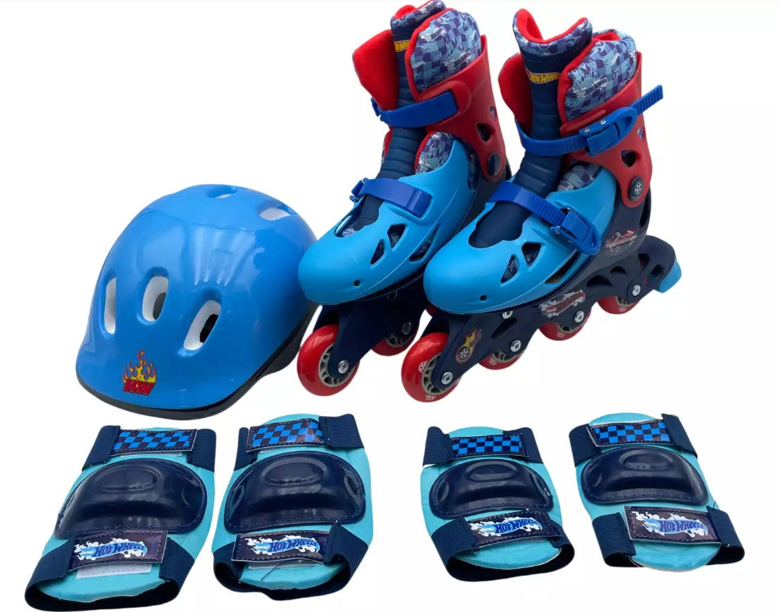 Pack de patines Hot Wheels ajustables de Mattel con casco azul y protecciones azules sobre fondo blanco.