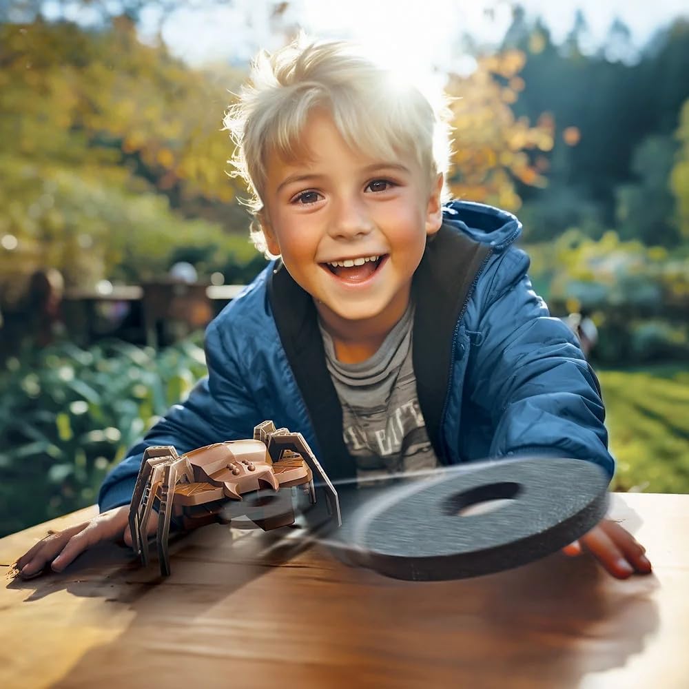 Kit de construcción 4M Robot Araña SpiderBot lanzador de discos – vista frontal del robot ensamblado