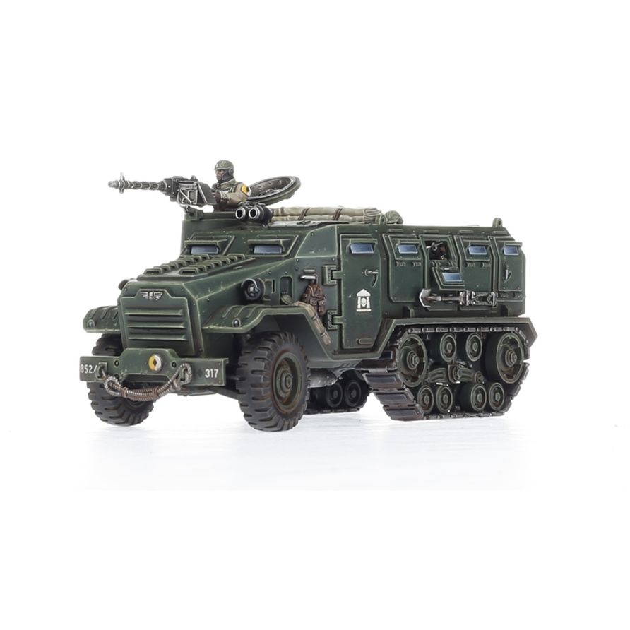 VAR Centaur Astra Militarum vista lateral izquierda pintado en verde Cadia con artillero en torreta número 317 - Warhammer 40,000